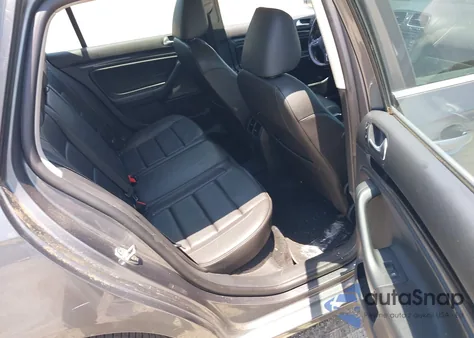 2013 Volkswagen Jetta Sportwagen 2.0L Tdi z USA, uszkodzony, nr VIN 3VWPL7AJ0DM674896